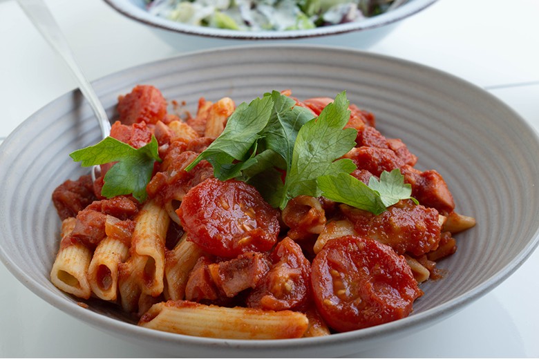 Tomatennudeln mit Fleischwurst