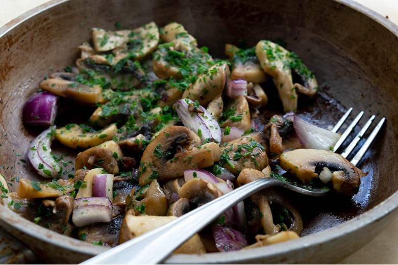 Champignon Zwiebel-Knoblauch Pfanne