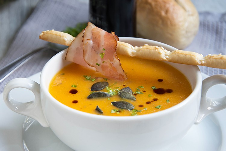 Kürbissuppe mit Majoran