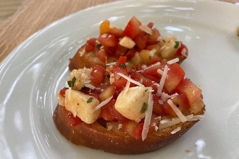 Bruschetta mit Mozzarella