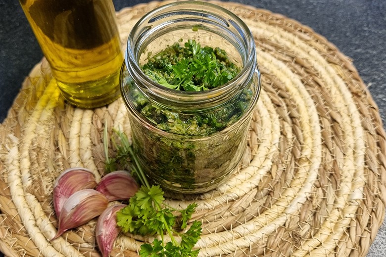 Petersilienpesto mit Sonnenblumenkernen