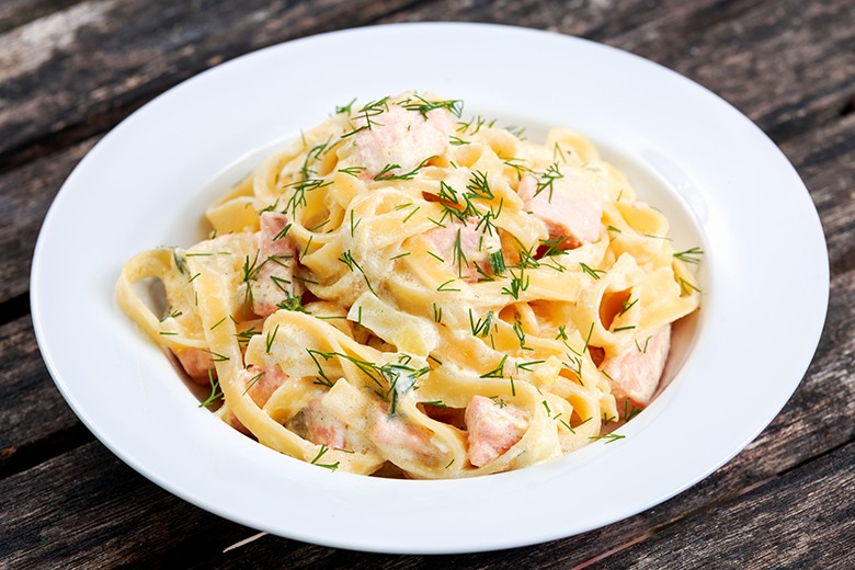 Lachs-Tagliatelle mit cremiger Oberssauce