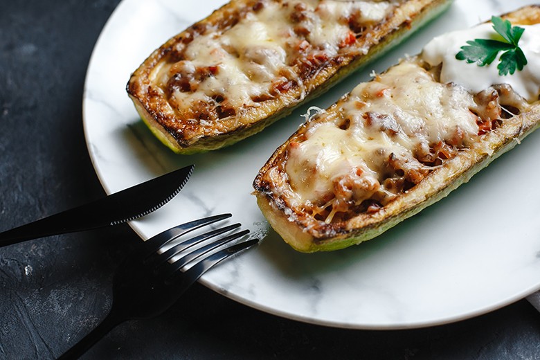 Überbackene gefüllte Zucchini