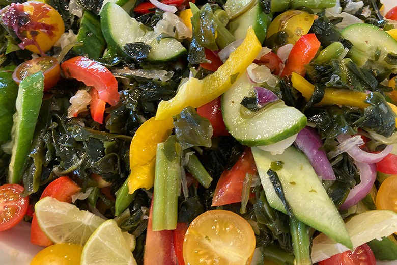 Gemischter Salat mit Alge