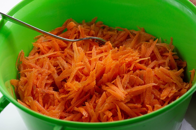 Möhrensalat mit Orangensaft-Dressing