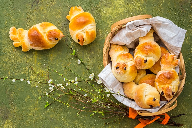 Gebackene Vögel aus Hefeteig