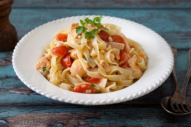 Pasta mit Lachs und Tomaten