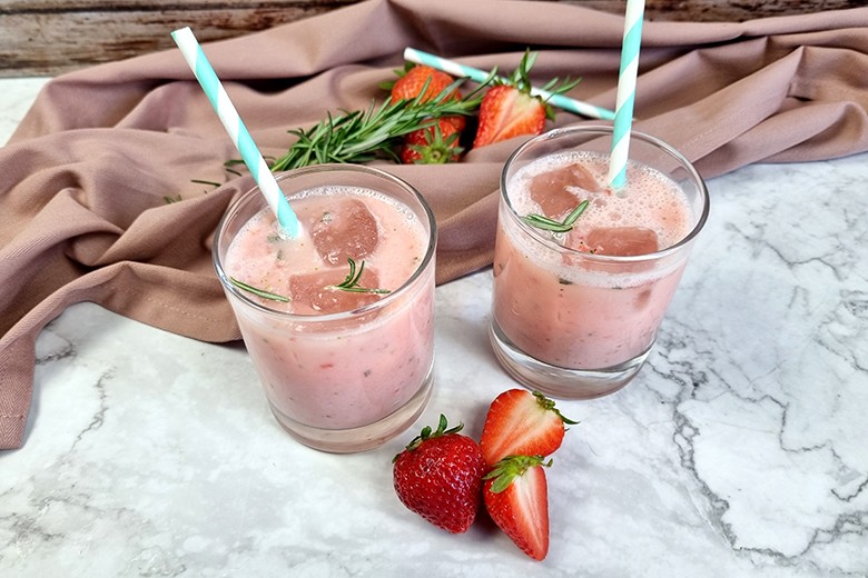 Erdbeer-Rosmarin-Mocktails