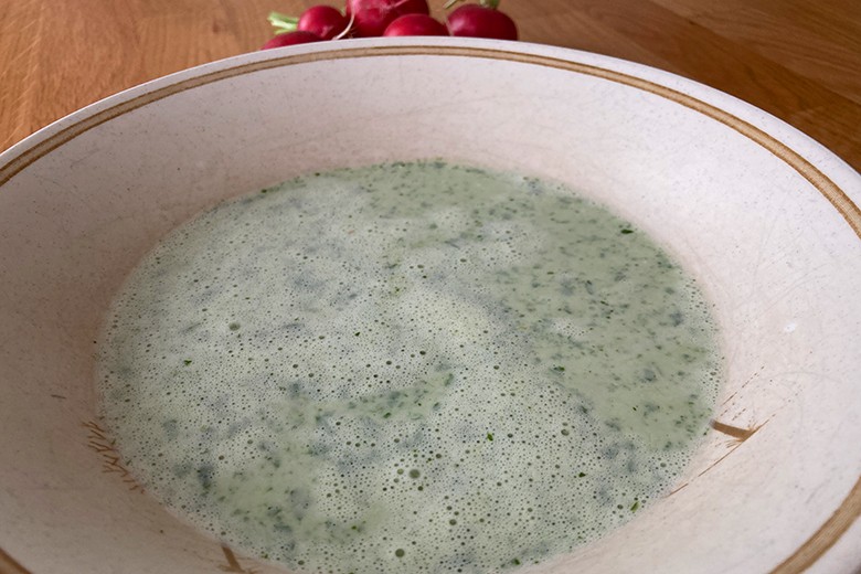 Einfache Radieschenblättersuppe