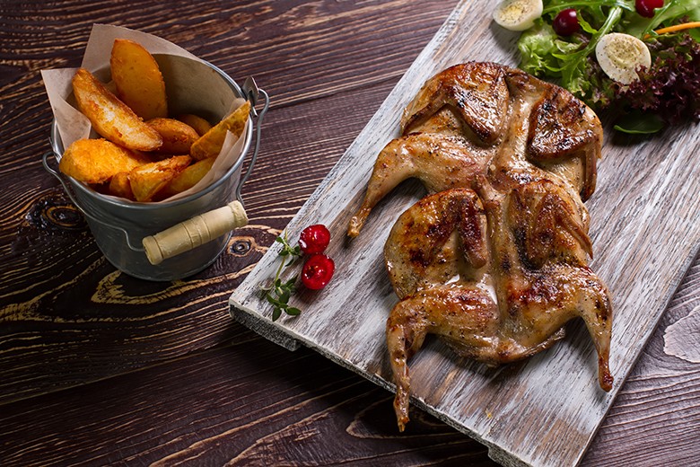 Gegrillte Wachteln