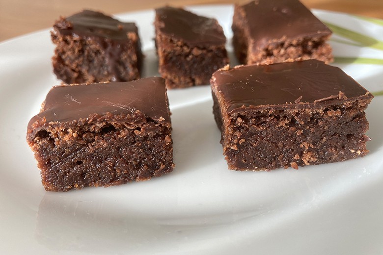 Einfache Brownies mit Kakaopulver