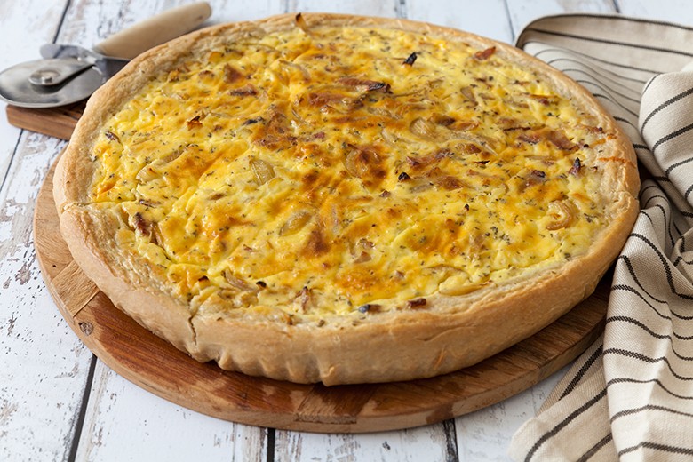 Zwiebelkuchen mit Pizzateig