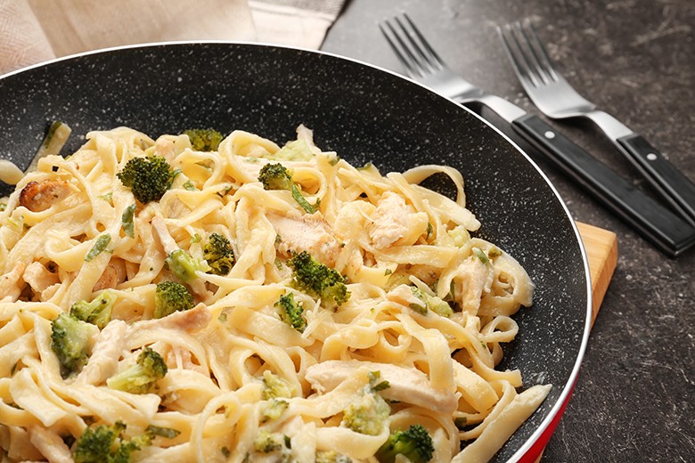 One Pot Pasta mit Brokkoli und Hähnchen