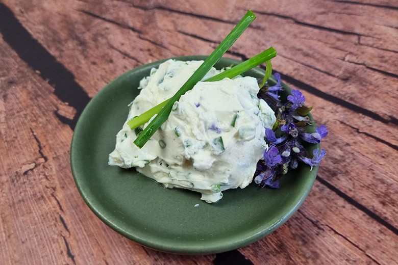Wildkräuter-Frischkäse-Aufstrich