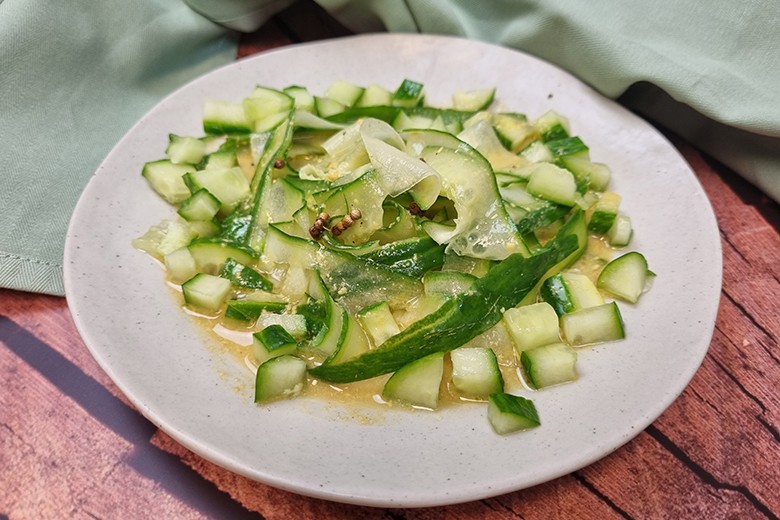 Gurkensalat mit Senfdressing
