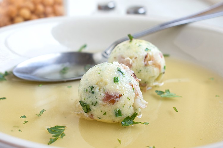 Grießknödel mit Speck