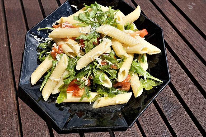 Rucola-Tomaten-Nudelsalat