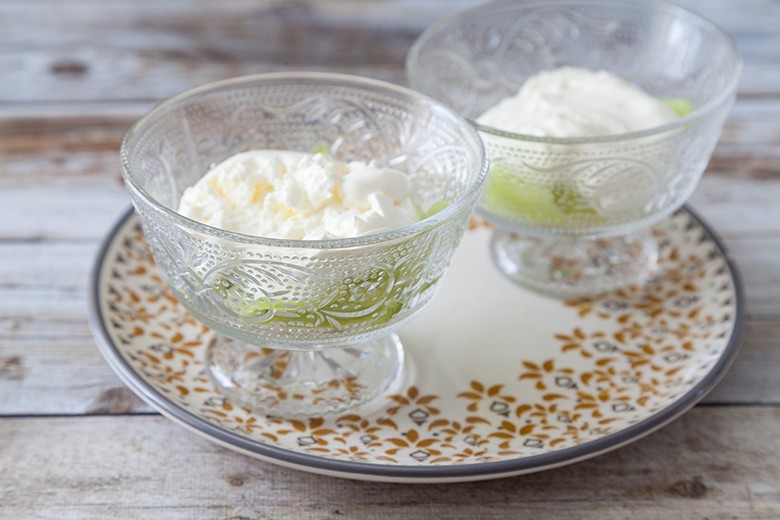 Kokoscreme mit Kiwi und Ingwer