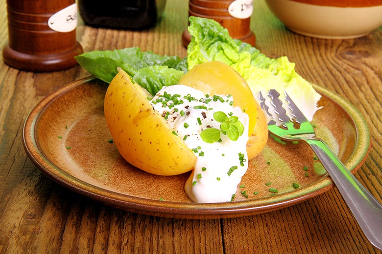 Gebackene Kartoffel mit Kräuterquark
