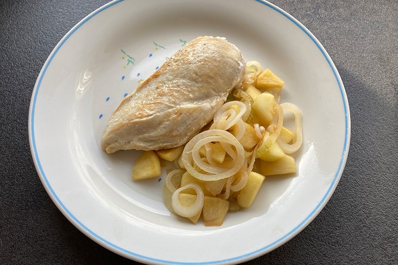 Zwiebel-Apfel-Hühnchen