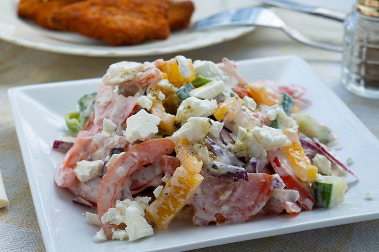 Tomaten-Gurken-Paprika-Salat