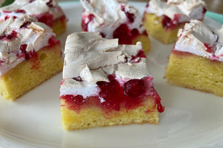 Omas Johannisbeerkuchen mit Baiser