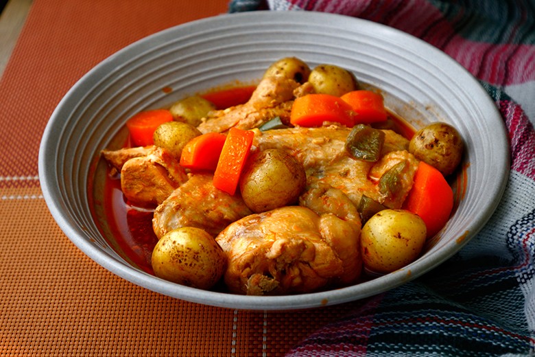 Afritada mit Hühnerfleisch