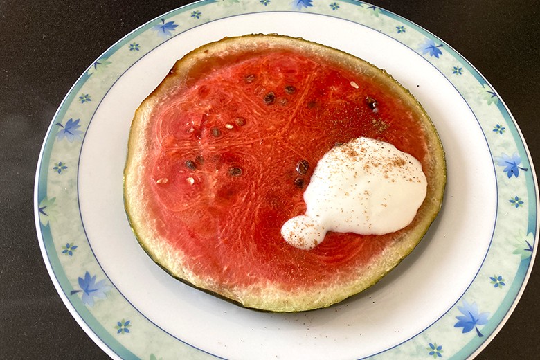 Gegrillte Melone mit Joghurt