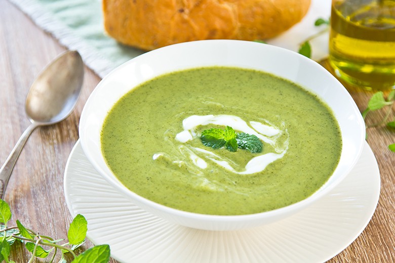 Erbsen-Suppe mit Minze