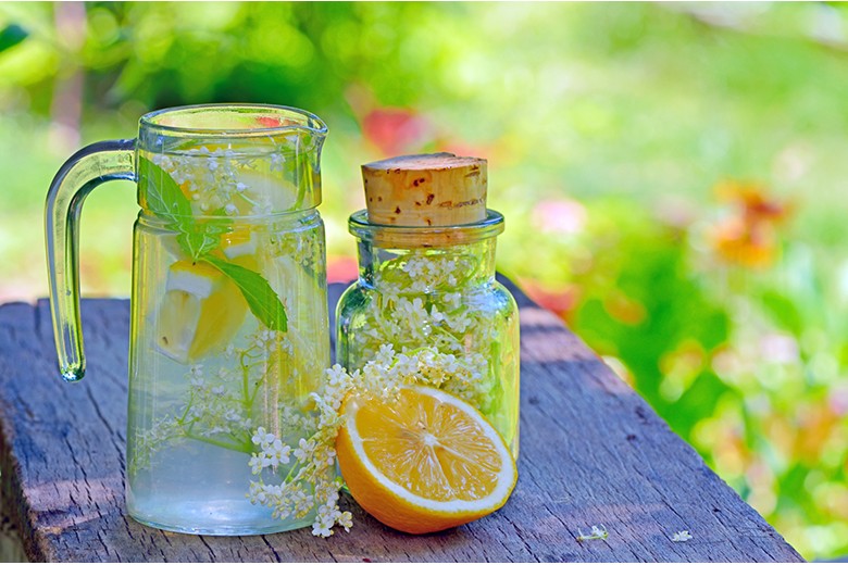 Holunderblütensirup mit Orange