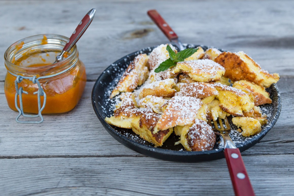 Kaiserschmarren auf Aprikosenkompott