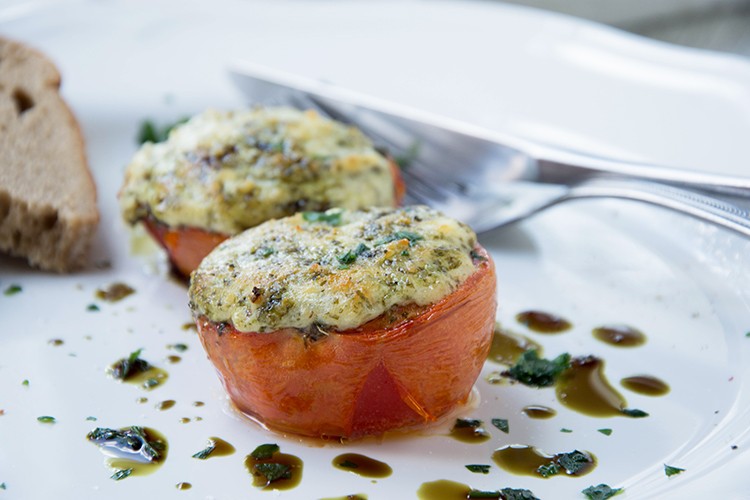 Tomaten gefüllt mit Blauschimmelkäse