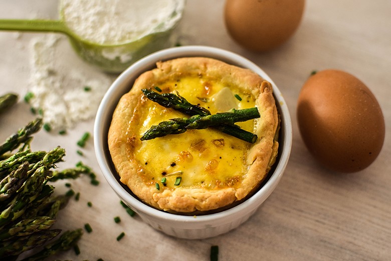 Quiche mit Möhren, Lauch und Spargel