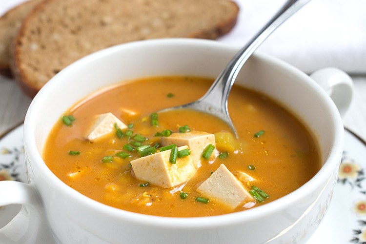 Linsensuppe mit Tofu