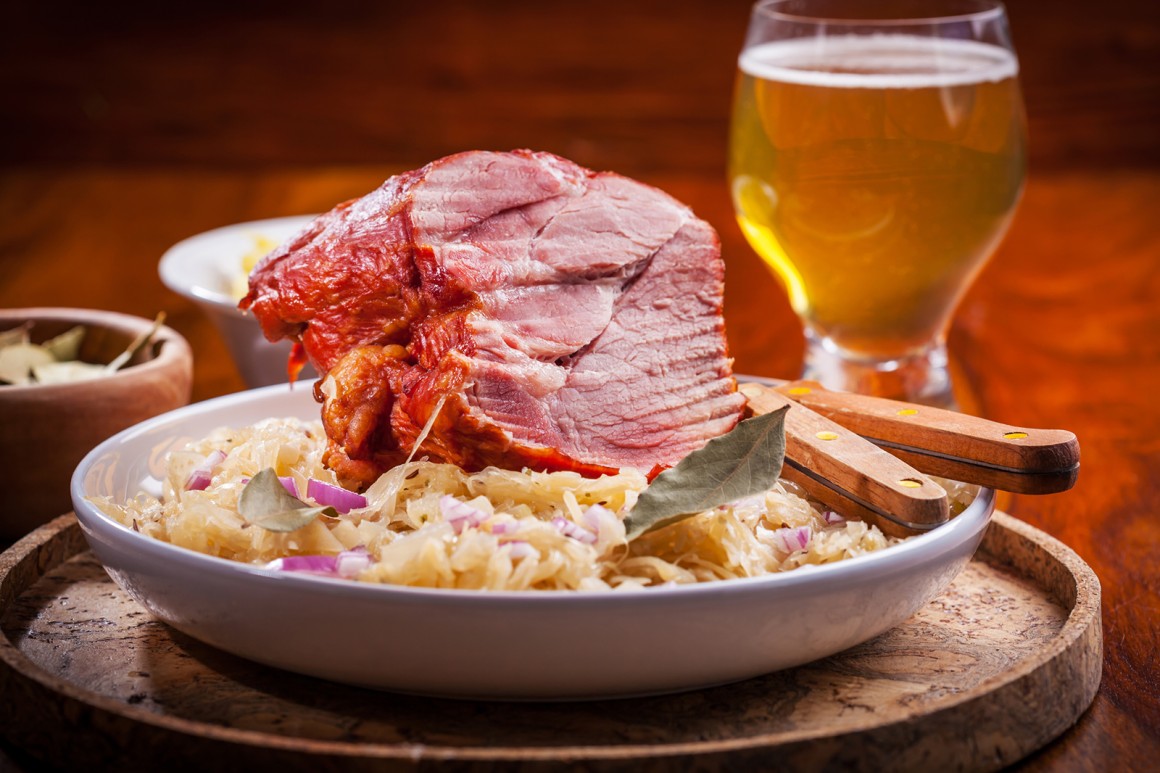 Kassler mit Sauerkraut und Ananas