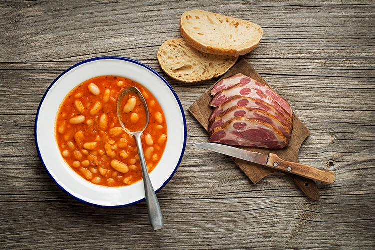 Gulasch mit Bohnen