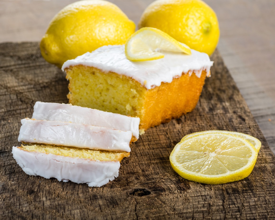 Saftiger Zitronen-Sandkuchen