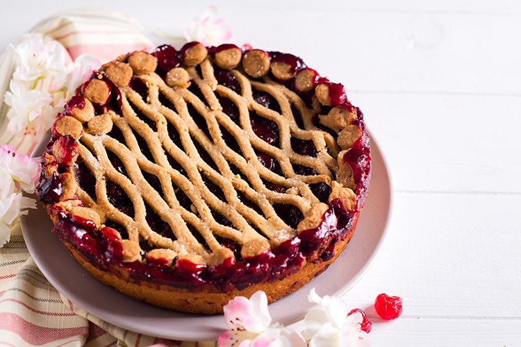 Linzer Torte mit Kirschen