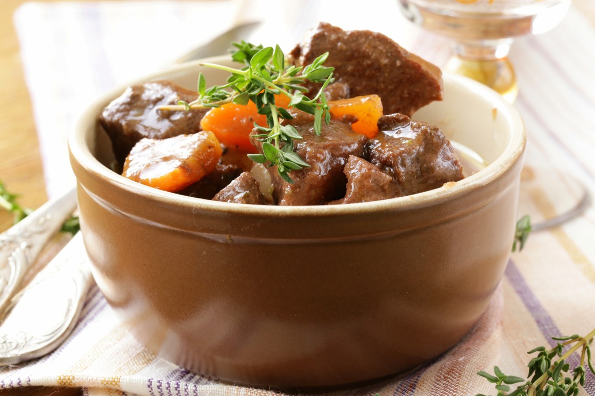 Rehragout mit Wurzelwerk