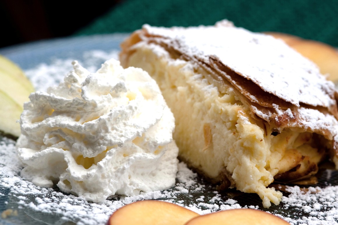 Omas Milchrahmstrudel