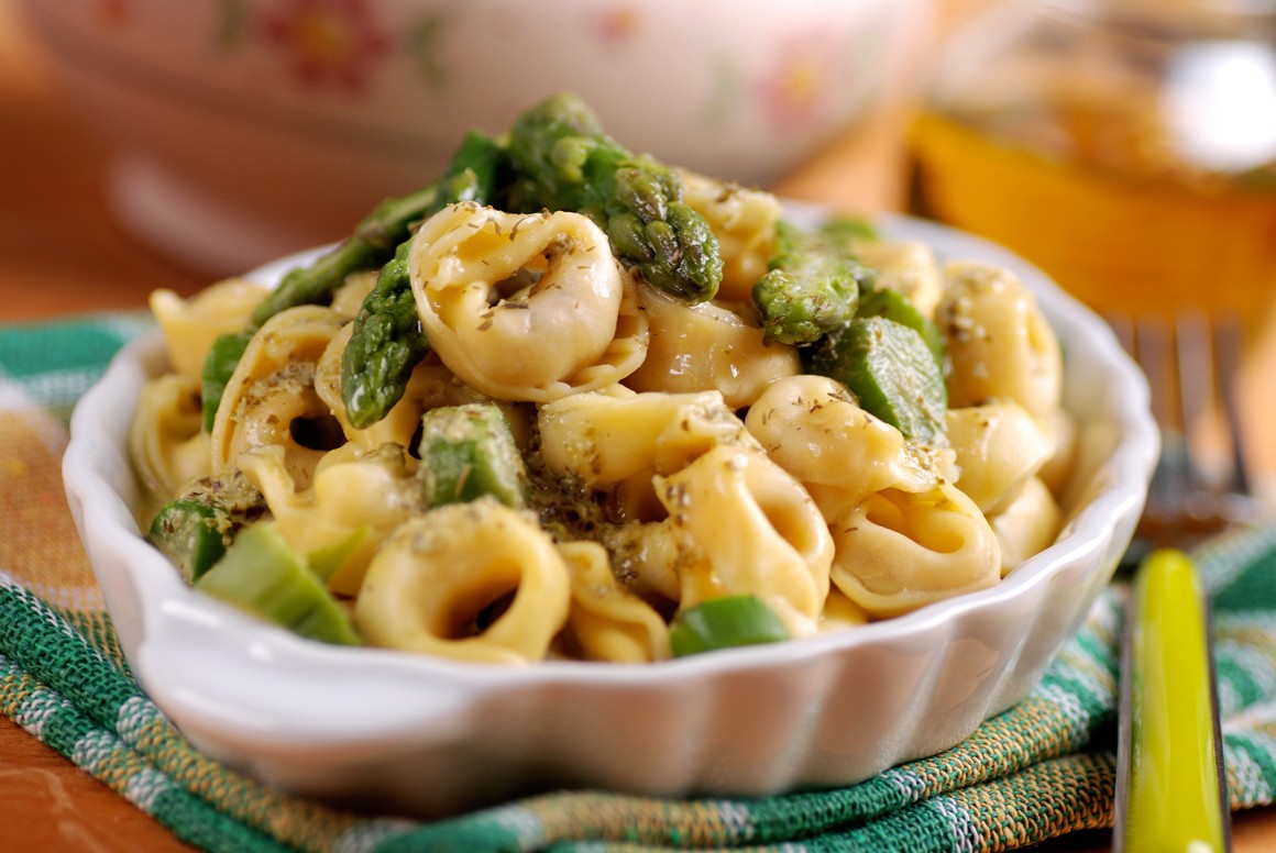 Tortellini mit grünem Spargel