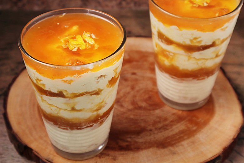 Quarkdessert mit Aprikosenpüree