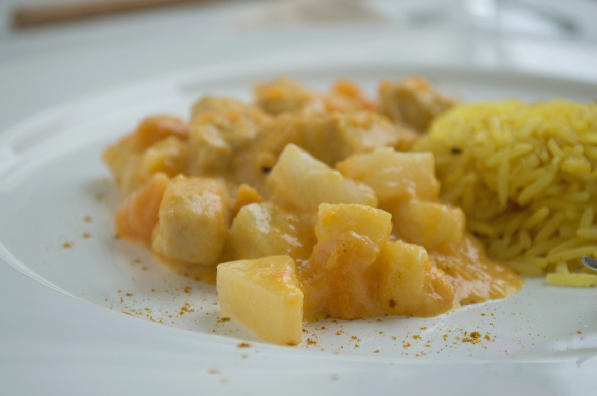 Curryreis mit Pute und Ananas