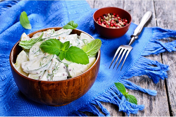 Sommerlicher Gurkensalat