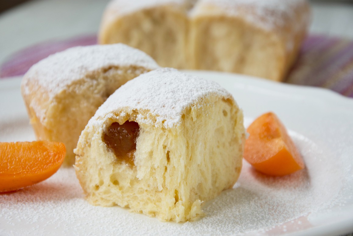 Buchteln mit Aprikosen - Rezept