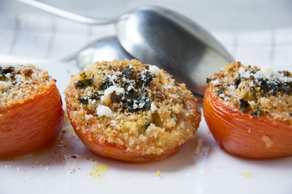 Tomaten mit Schafskäsefüllung - Rezept