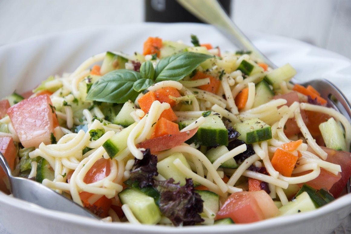 Bunter Spaghettisalat