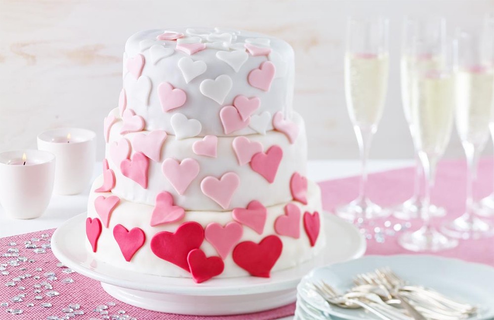 Dreistöckige Hochzeitstorte