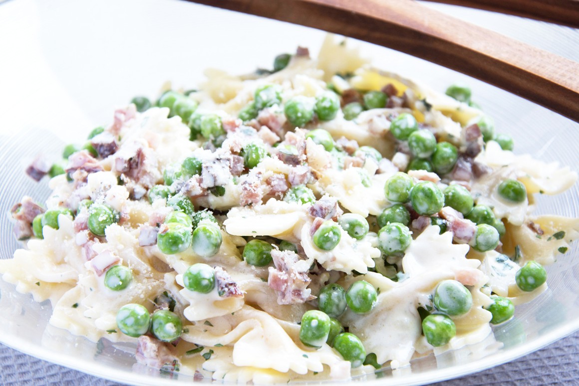Farfalle mit Schinken und Erbsen