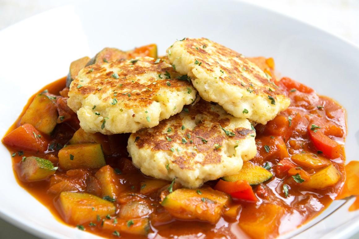 Hirselaibchen auf Ratatouille